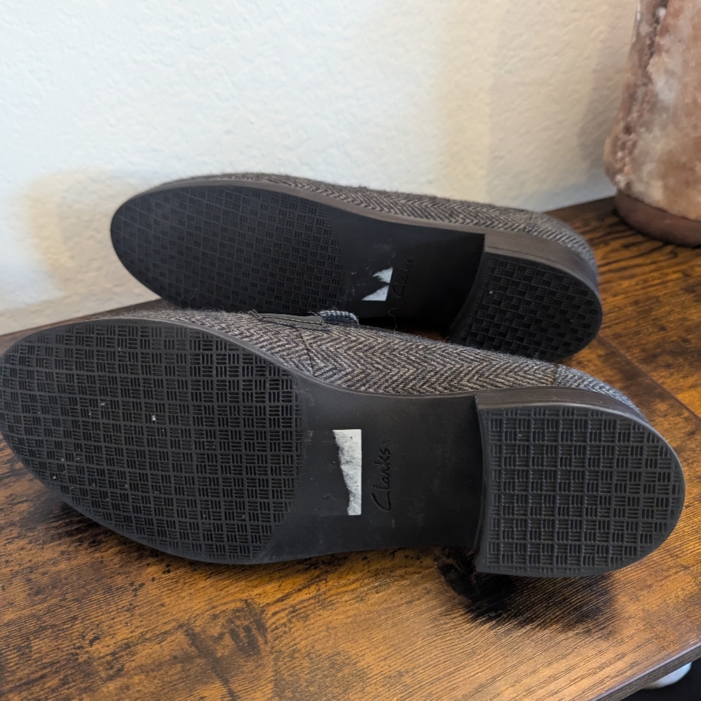 Clarks Ultimate Comfort Herringbone Loafers - Picture 9 of 10
